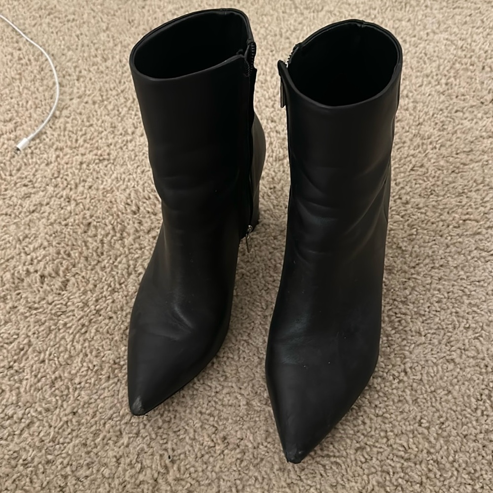 Marc Fisher Pointed Toe Heel Size 9.5m - image 1